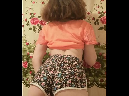 ❤️ Una ghjovana sexy si spoglia i pantaloncini davanti à a camera ️ Super porn à co.xxxifuck.ru ❌️
