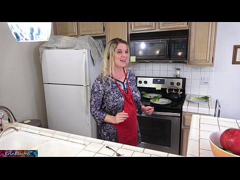 ❤️ Stepmom u munghje in cucina prima di a so data ️ Super porn à co.xxxifuck.ru ❌️