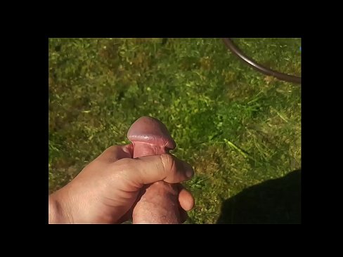 ❤️ Hottie si fa scopare a figa rosa è cums cun un squirt in un giardinu d'estate ️ Super porn à co.xxxifuck.ru ❌️