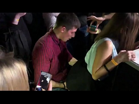 ❤️ Sessu reale in una discoteca russa. Una ragazza russa di 18 anni in l'anu è a vagina scopata in una discoteca ️ Super porn à co.xxxifuck.ru ❌️